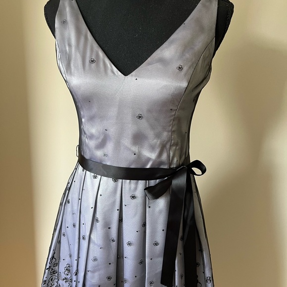 Evening dress -sleeves - Picture 2 of 11